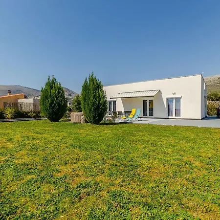 House Christine * تروغير