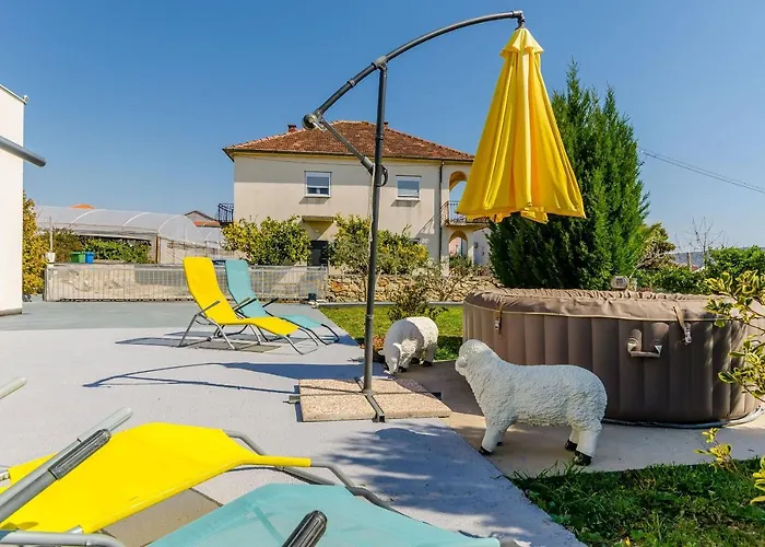 House Christine * تروغير