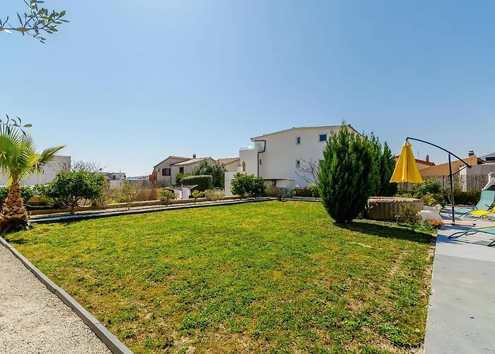 House Christine تروغير