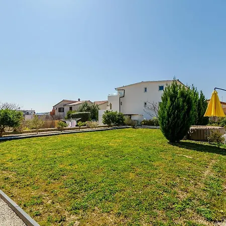 House Christine טרוגיר