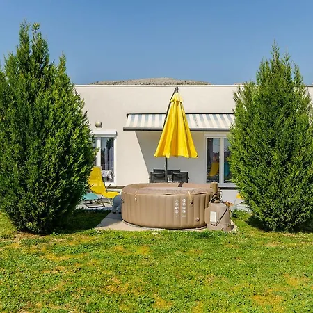 בית נופש House Christine *
